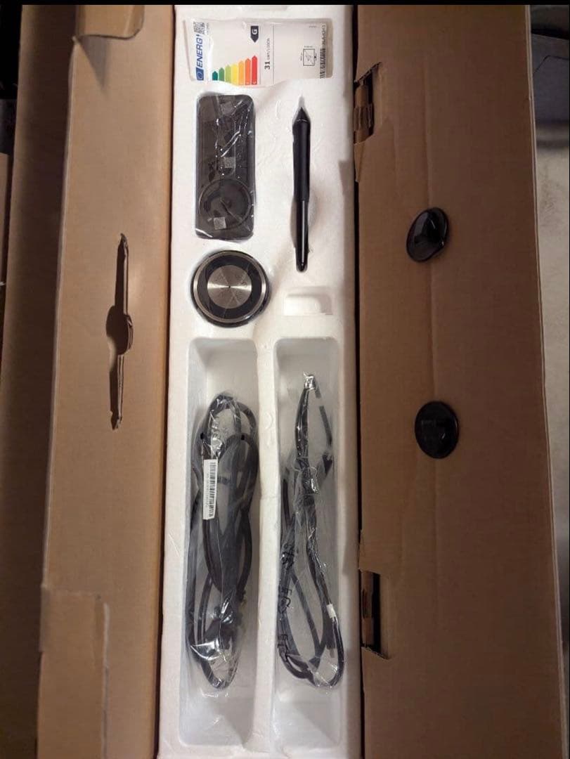 Wacom Cintiq Pro 24タッチ機能付＋純正アームセット