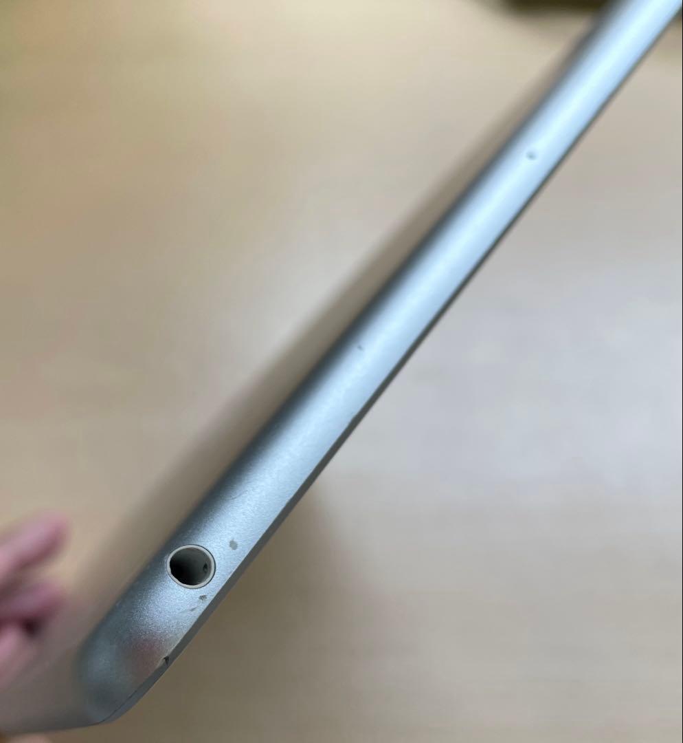 iPad 第6世代　A1893　Wi-Fiモデル　シルバー　32GB #2