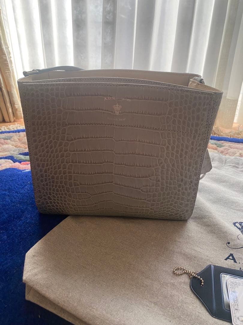 ADMJ クロコダイル風グレー ハンドバッグ