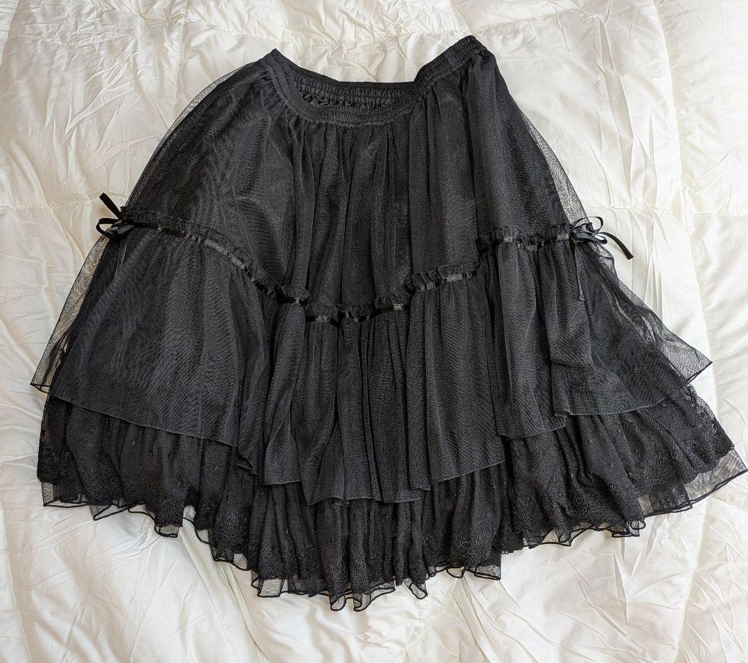 axes femme　猫柄コーデ　パニエ　襟付き