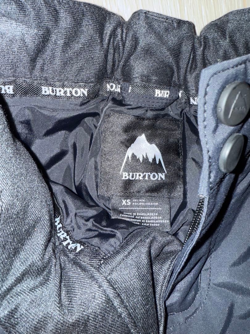 BURTON 子ども用スノーボードウェア 動物柄