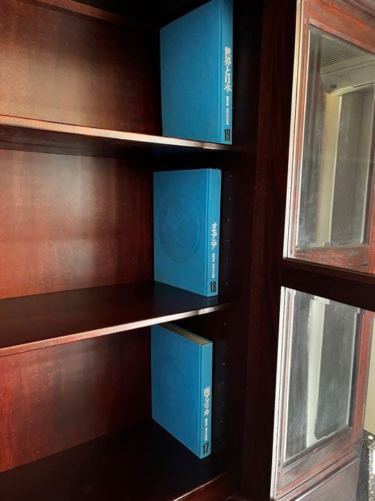 九州民藝家具　大型収納棚(本棚　食器棚) 桜無垢材　経年変化による深いいい色合い