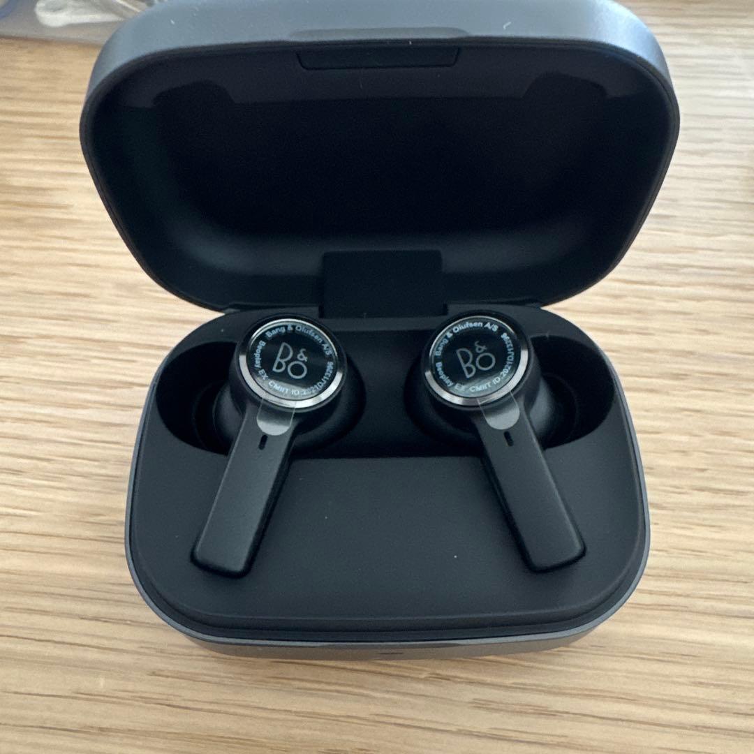 BANG & OLUFSEN ワイヤレスイヤフォン ケース付き