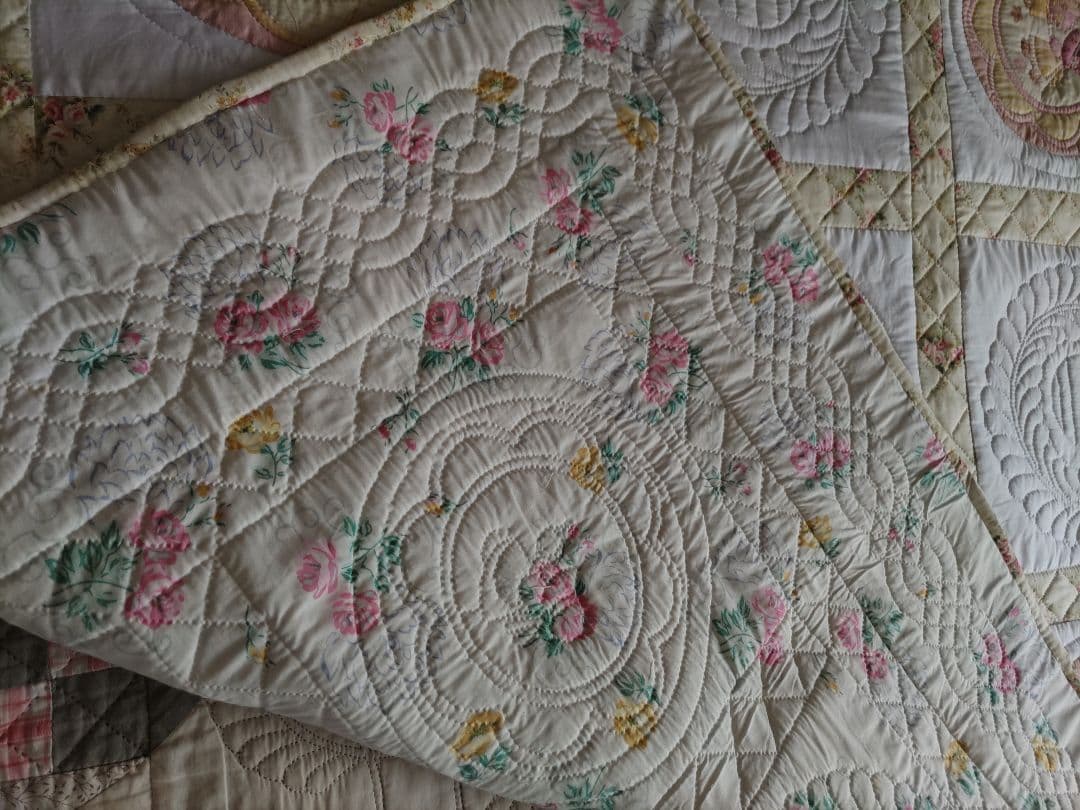 専用になりました。スーちゃんパッチワークキルトタペストリー