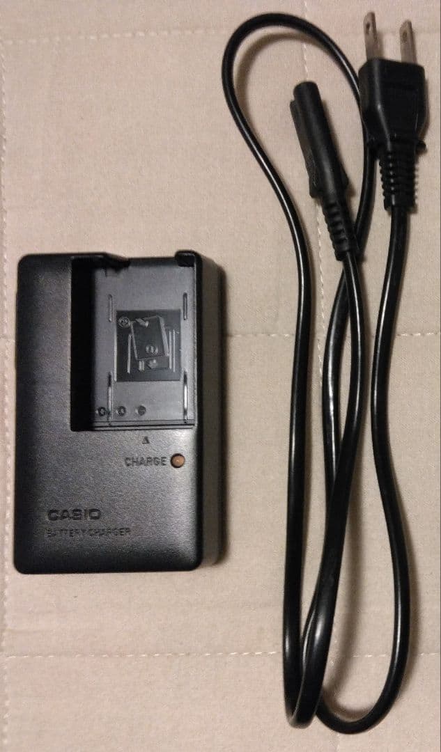 デジタルカメラ CASIO EXILIM EX-FH100