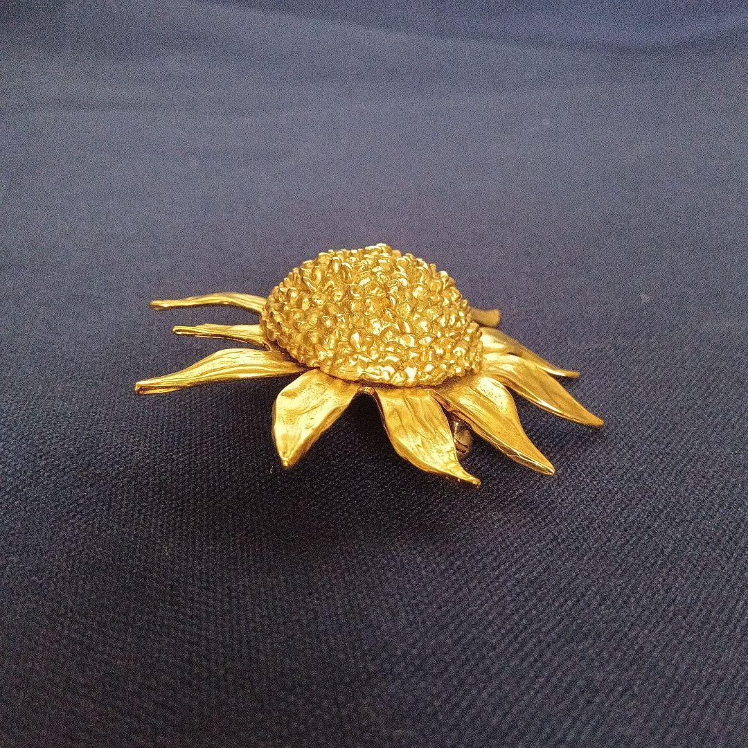 イヴ サンローラン　ブローチ　新品