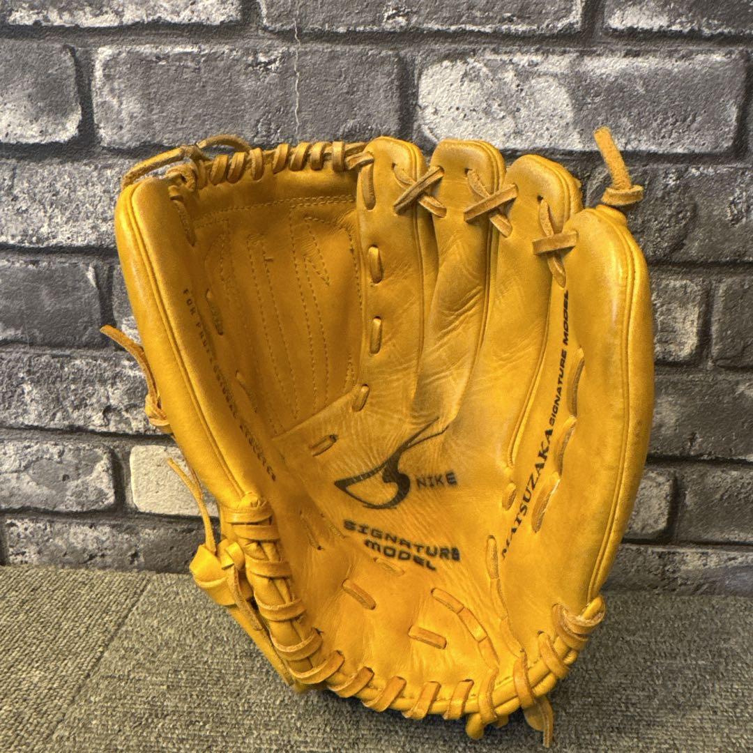 ナイキ シグネチャーモデル 松坂大輔モデル 軟式用グローブ
