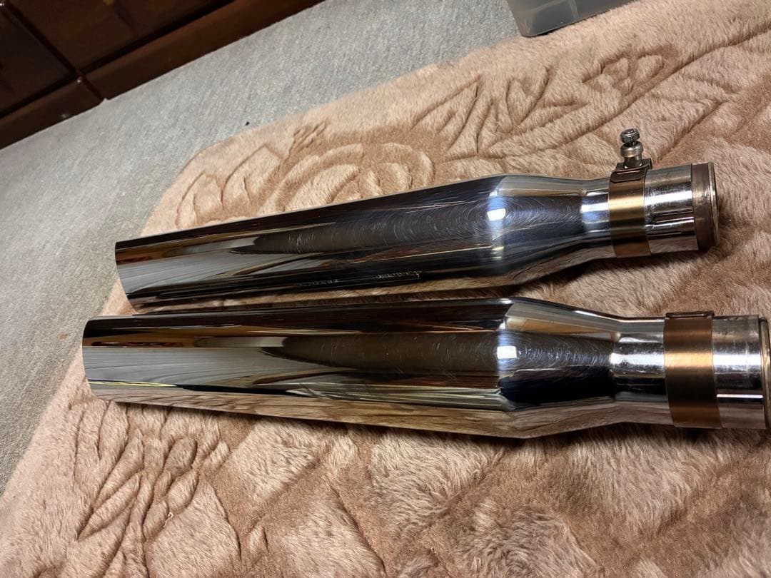 ハーレー 09年式 ファットボブ スリップオンマフラー FXDF 迫力の重低音