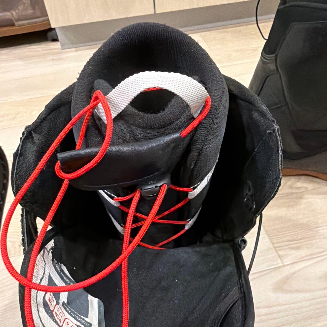 ブラック スノーボードブーツ