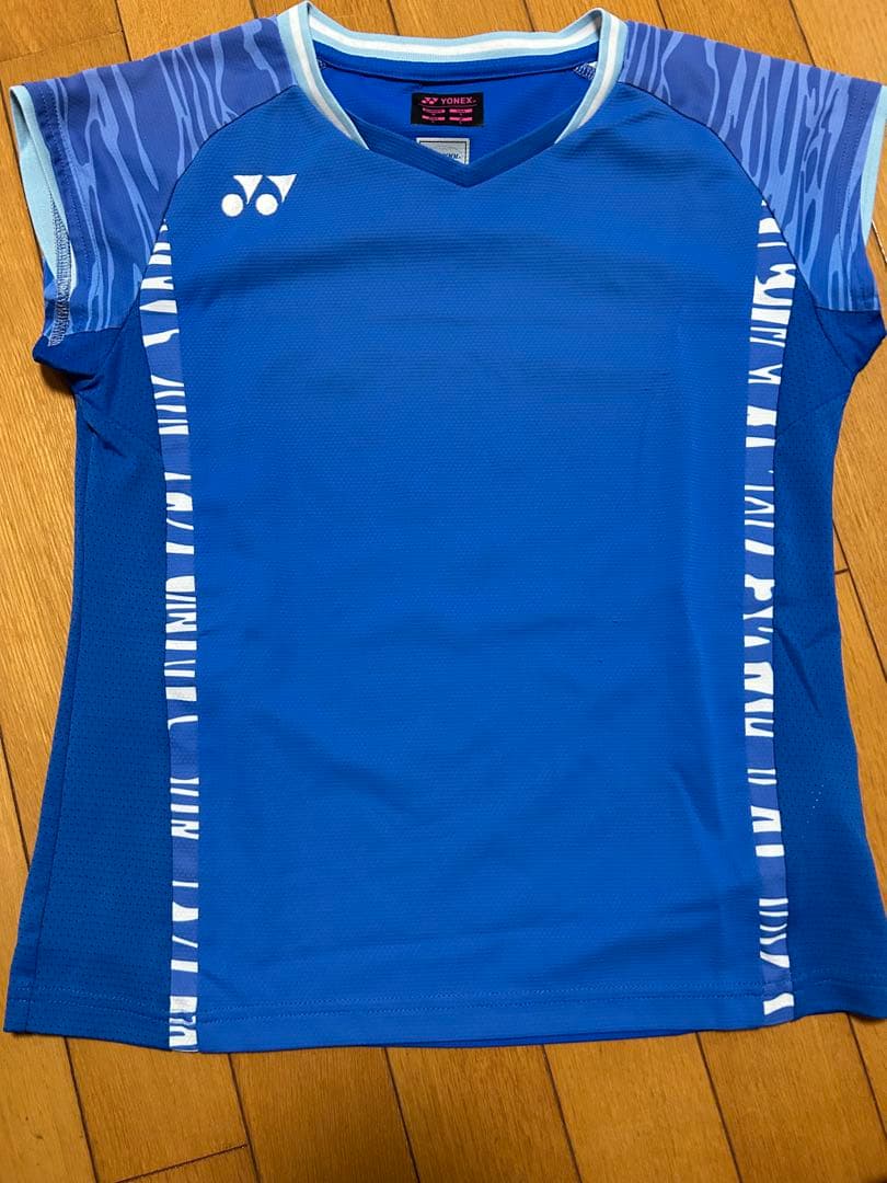 YONEXレディースユニフォーム上下セットです