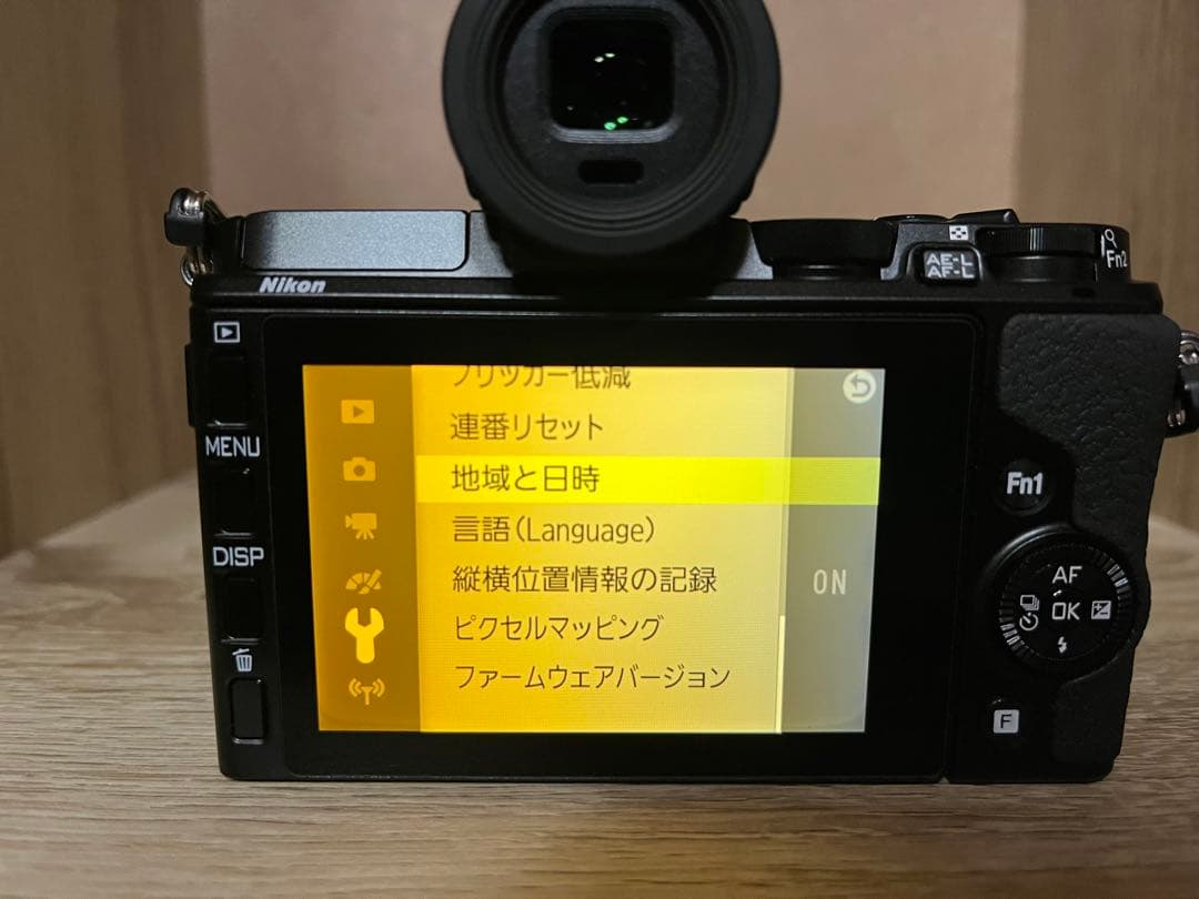 Nikon 1 V3 (液晶黄変あり)+ DF-N1000