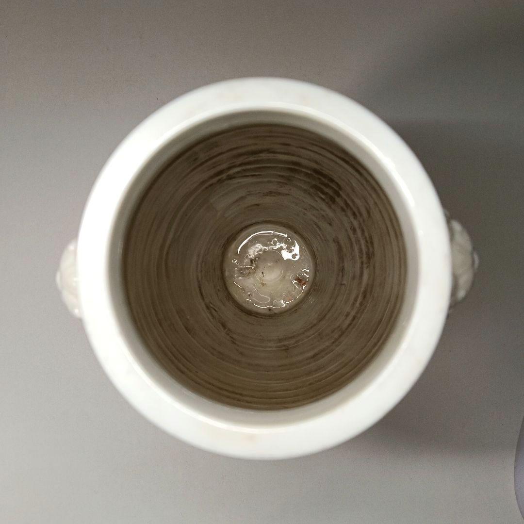 骨董 大型37cm 染付唐草窓絵鳥山水図壷 白磁獅子彫 花瓶