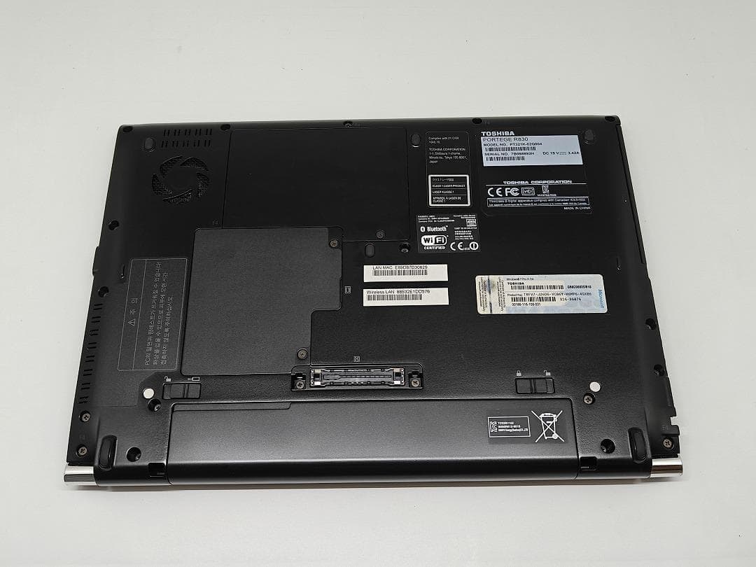 【東芝】爆速 Corei7/新品SSD256GB ノートパソコン 13.3 E1