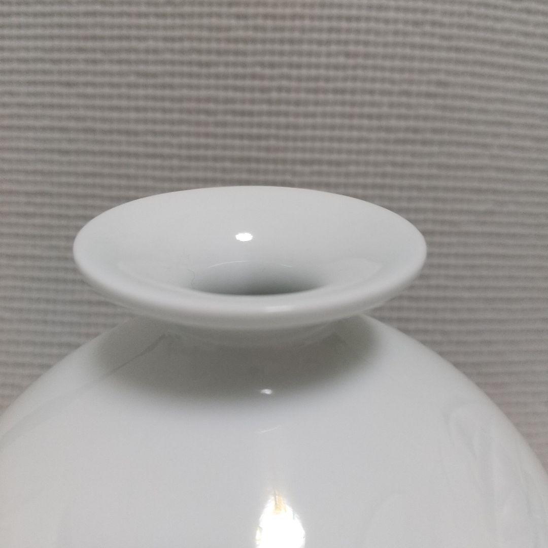 美し過ぎ〈牡丹彫の一輪挿し〉3.3万円/有田焼/白磁/中仙窯/中尾恭純/花器/壺