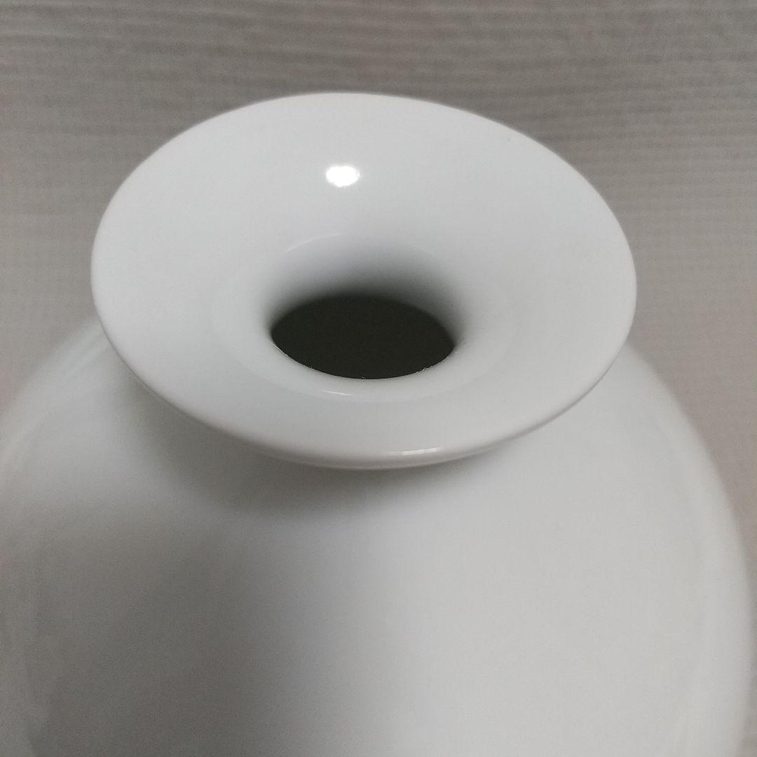 美し過ぎ〈牡丹彫の一輪挿し〉3.3万円/有田焼/白磁/中仙窯/中尾恭純/花器/壺