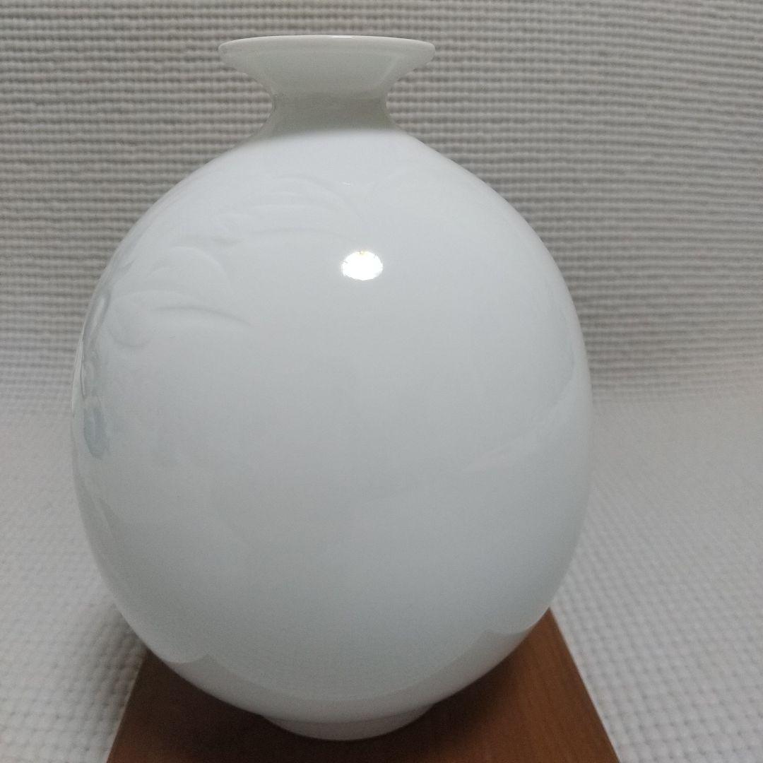 美し過ぎ〈牡丹彫の一輪挿し〉3.3万円/有田焼/白磁/中仙窯/中尾恭純/花器/壺