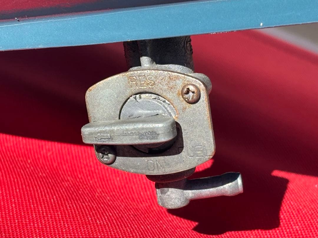 ダークブルー金属タンク 手動バルブ付き