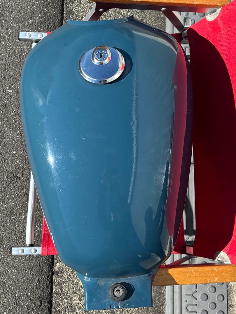 ダークブルー金属タンク 手動バルブ付き