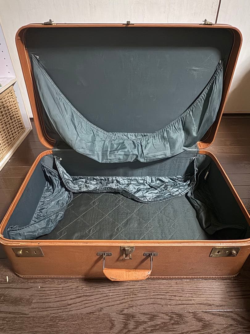 花柄装飾 中型スーツケース