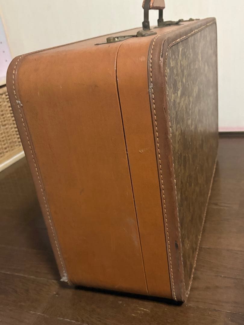 花柄装飾 中型スーツケース