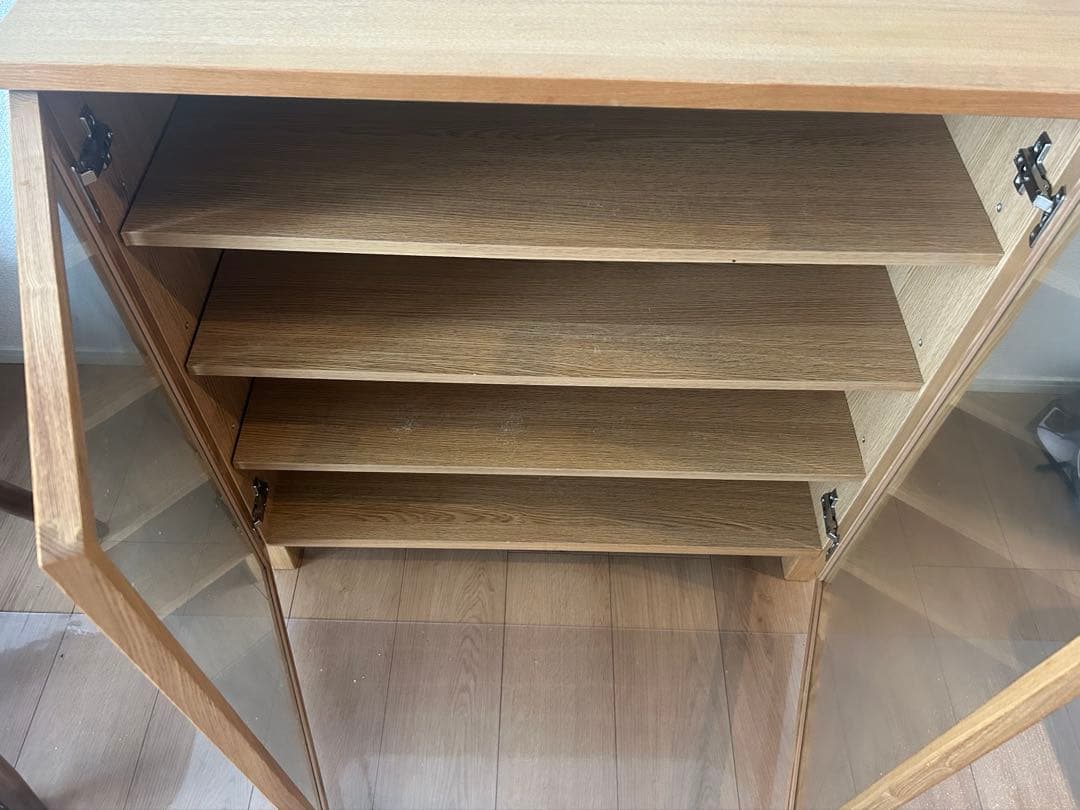 無印良品　脚付きガラス扉キャビネット