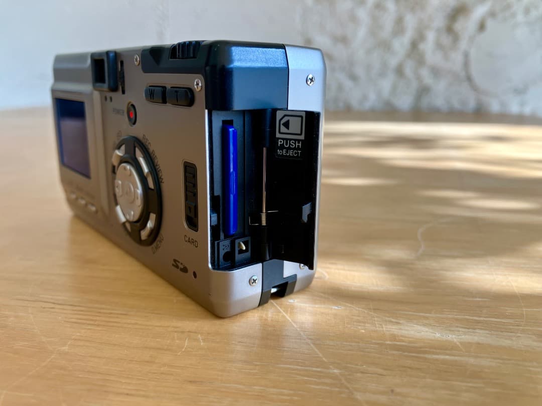 CONTAX TVS DIGITAL コンタックス コンパクトデジタルカメラ