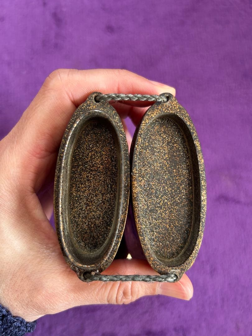 漆塗り印籠 金地の山景色 根付 家紋入り 薬入れ 小物入れ 時代物