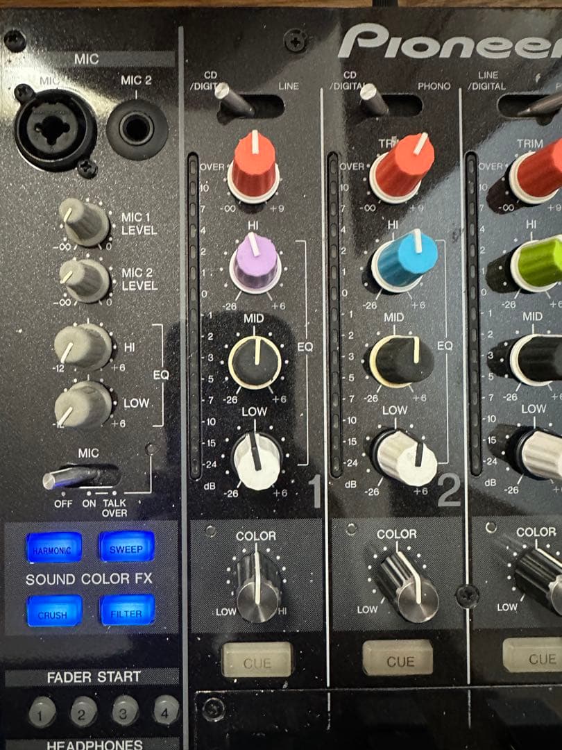 Pioneer DJのDJミキサー「DJM-800」
