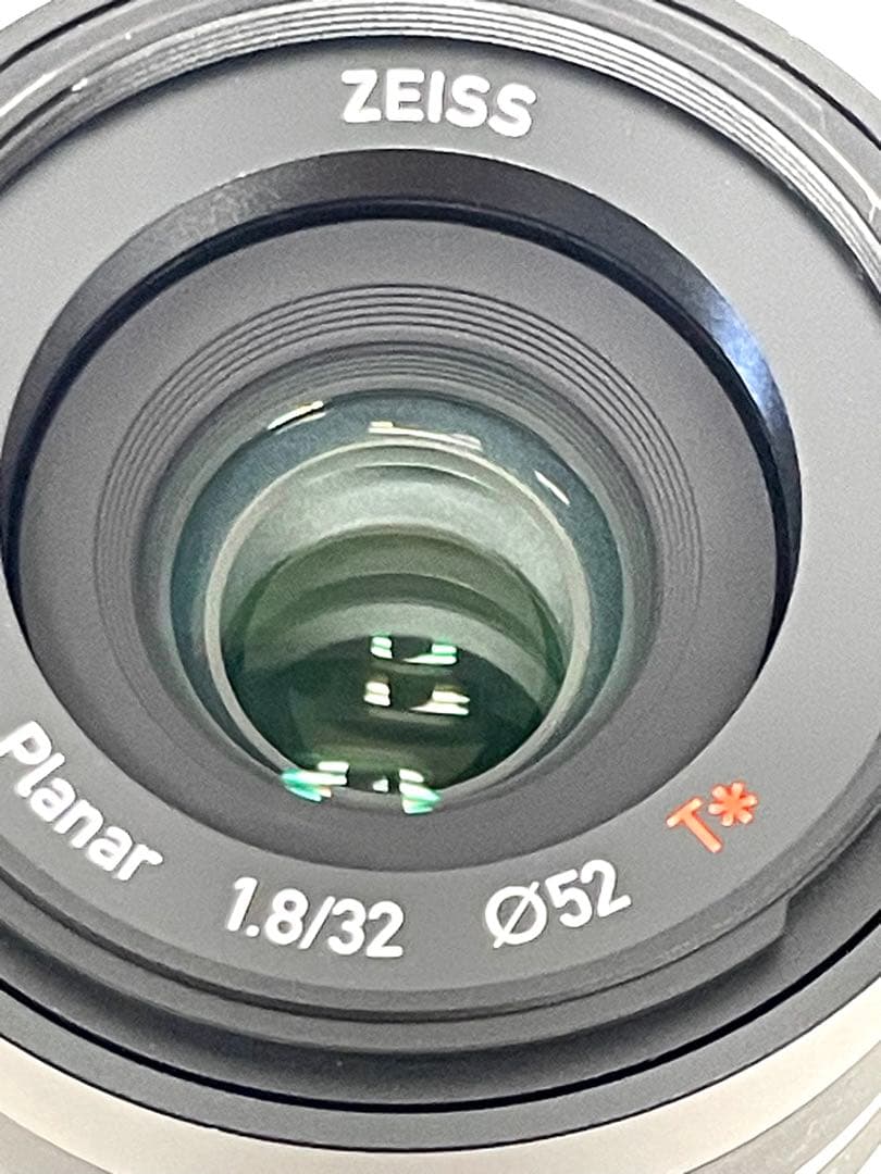 Carl Zeiss Touit Planar 32mm F1.8 Xマウント