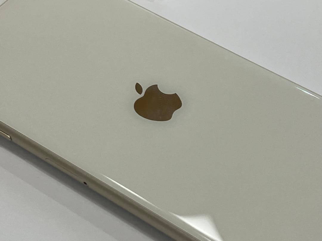 極上品 電池100% iPhone SE3 64GB SIMフリー スターライト