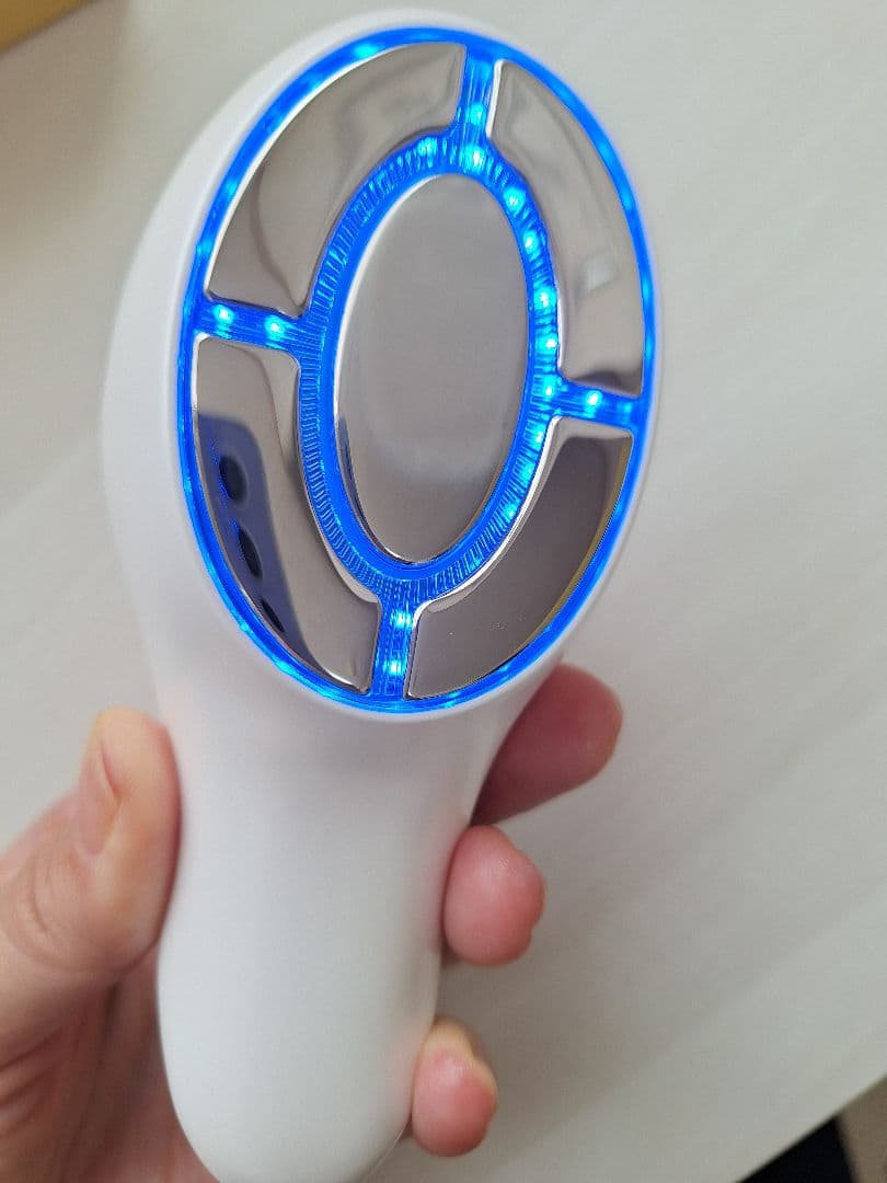 ikkoさんプロデュースmeラボン 美顔器 充電ケーブル・マッサージジェル付き