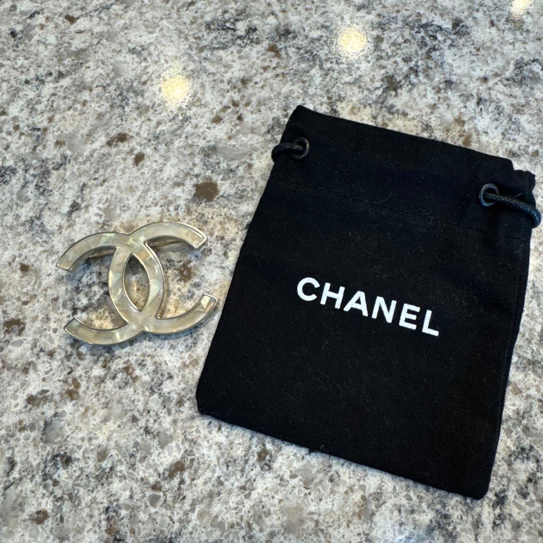 CHANEL シルバーブローチ 専用袋付き