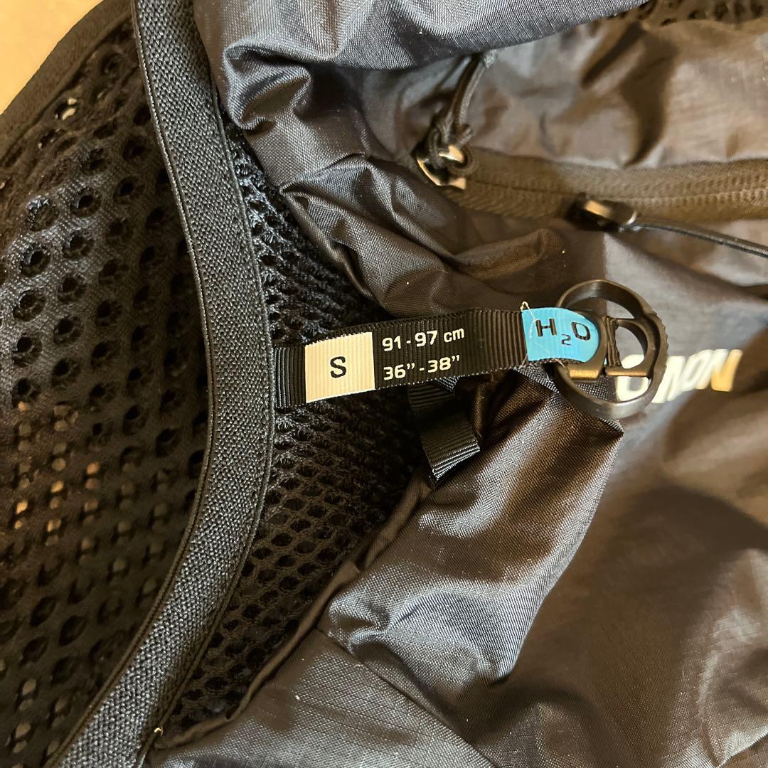 美品　SALOMON アクティブスキン4リットルSサイズ