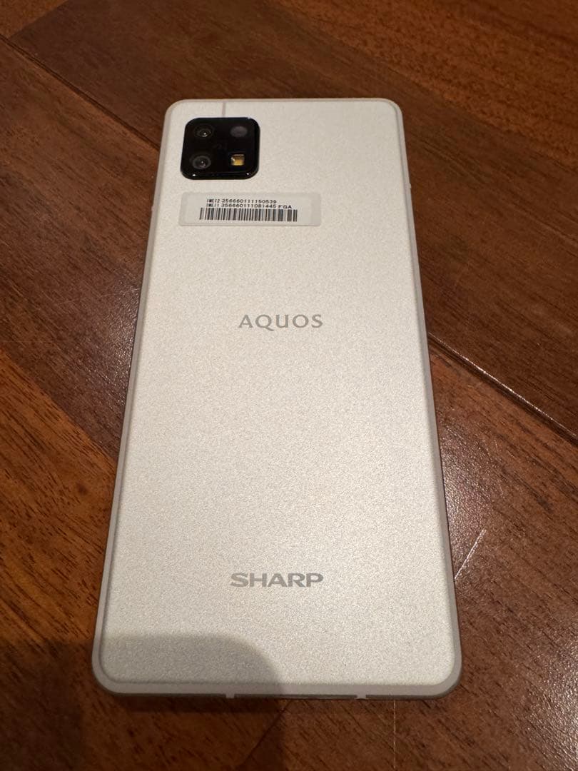 SHARP AQUOS ホワイト 本体