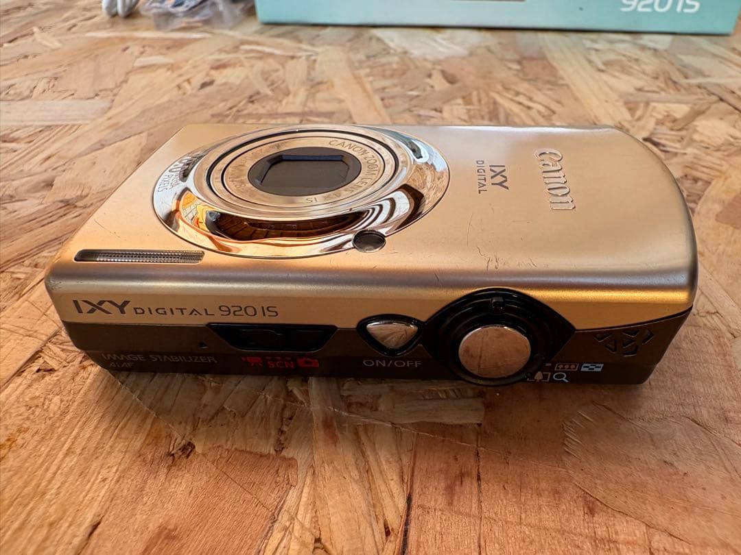Canon IXY DIGITAL 920 IS 本体と付属品