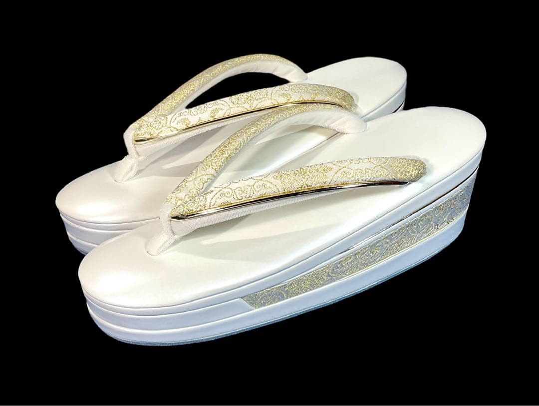 京都発　錦匠　龍村　本革張製草履　切込芯　葡萄唐草文錦　Ｍ寸⭐️【日本製/新品】⭐️