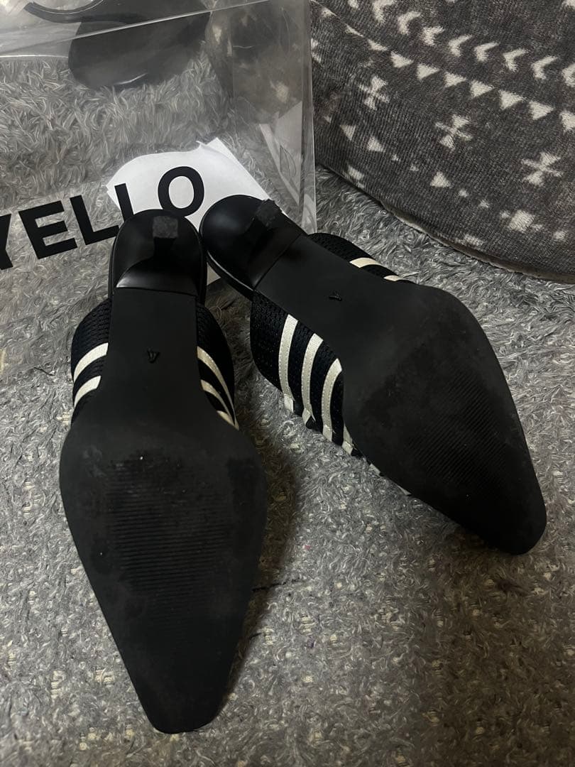 YELLO ブラック ホワイト ストライプ ミュール