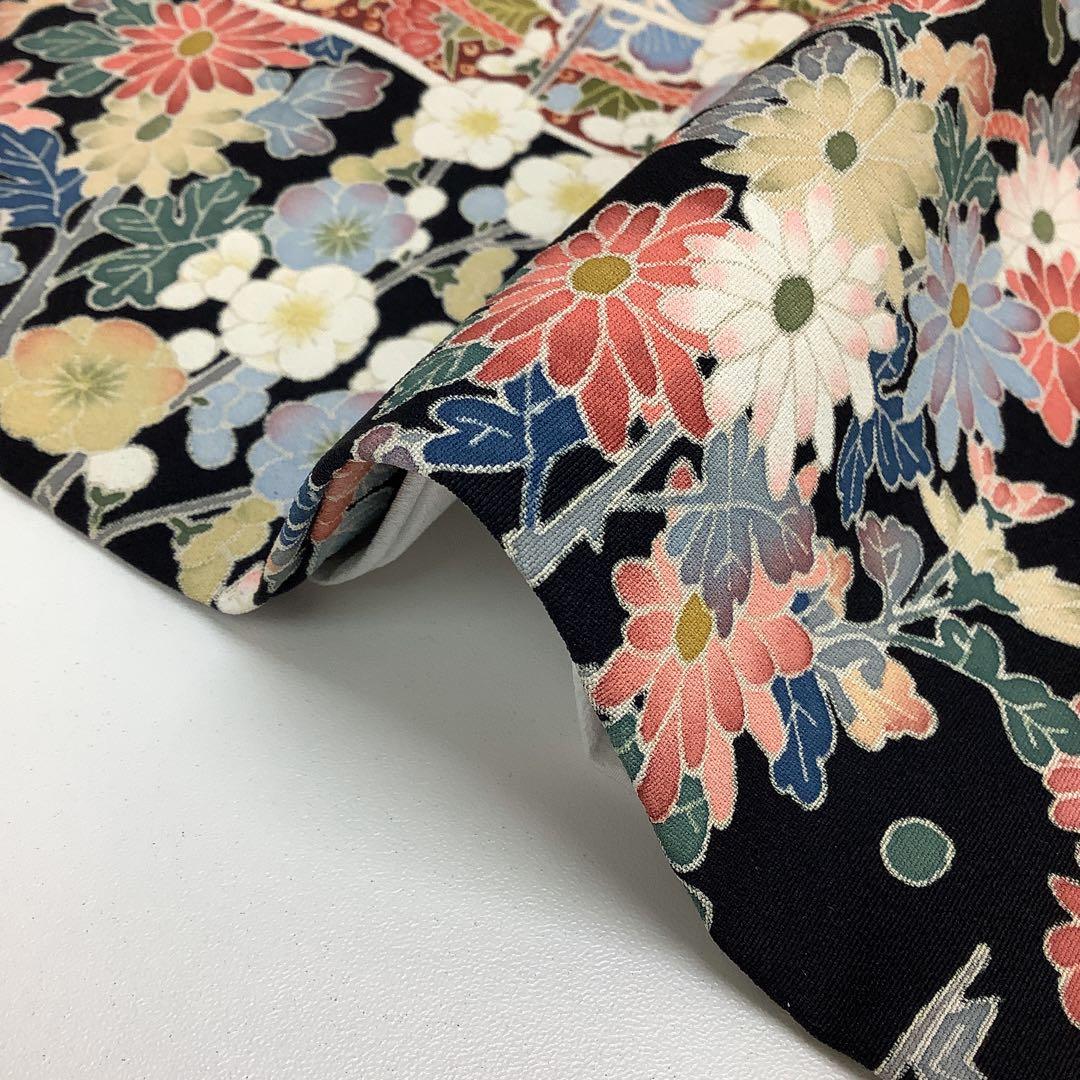 c-930　黒留袖　加賀友禅　柿本一郎　草花に香箱　落款　五ツ紋　比翼仕立て