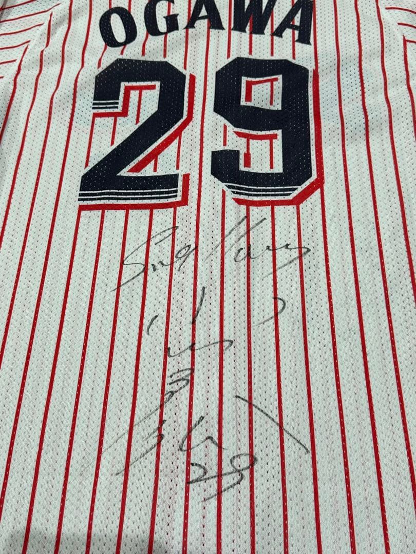 ヤクルトスワローズの小川選手 直筆前後サイン入り ユニフォーム