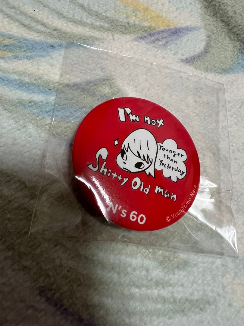 奈良美智の60還暦パーティーの記念バッジ