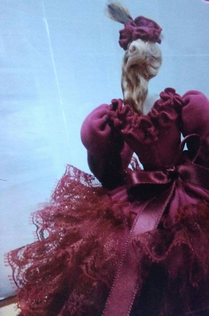 #昭和レトロワインレッドリボンドレス立体オブジェ人形