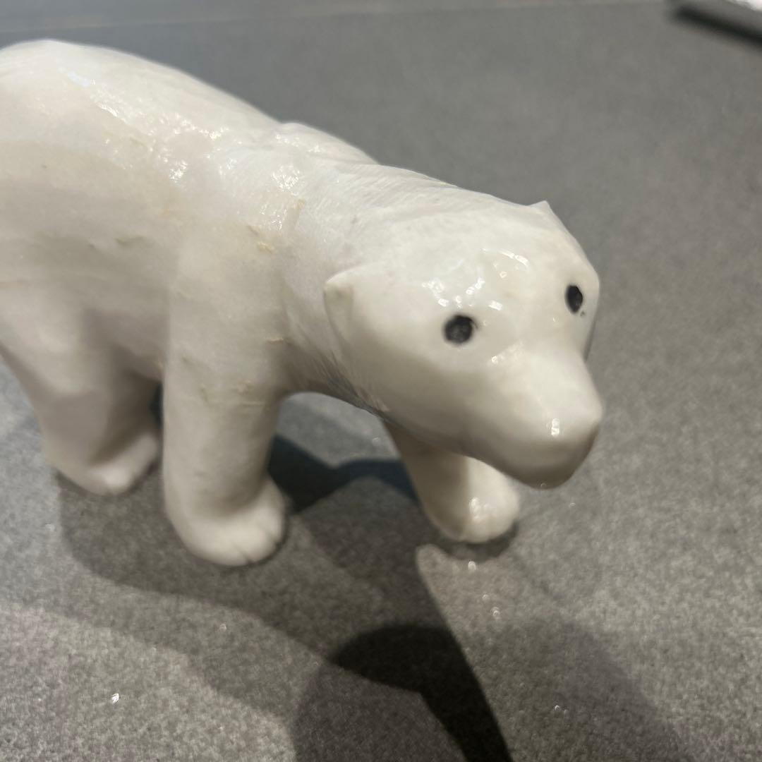白色石のクマの置物