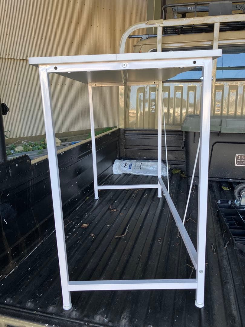 スチールテーブル