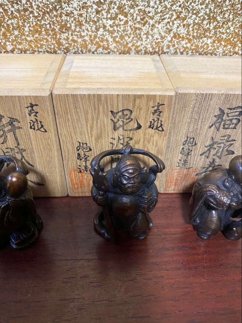 伝統工芸品・高岡銅器の七福神セットです。