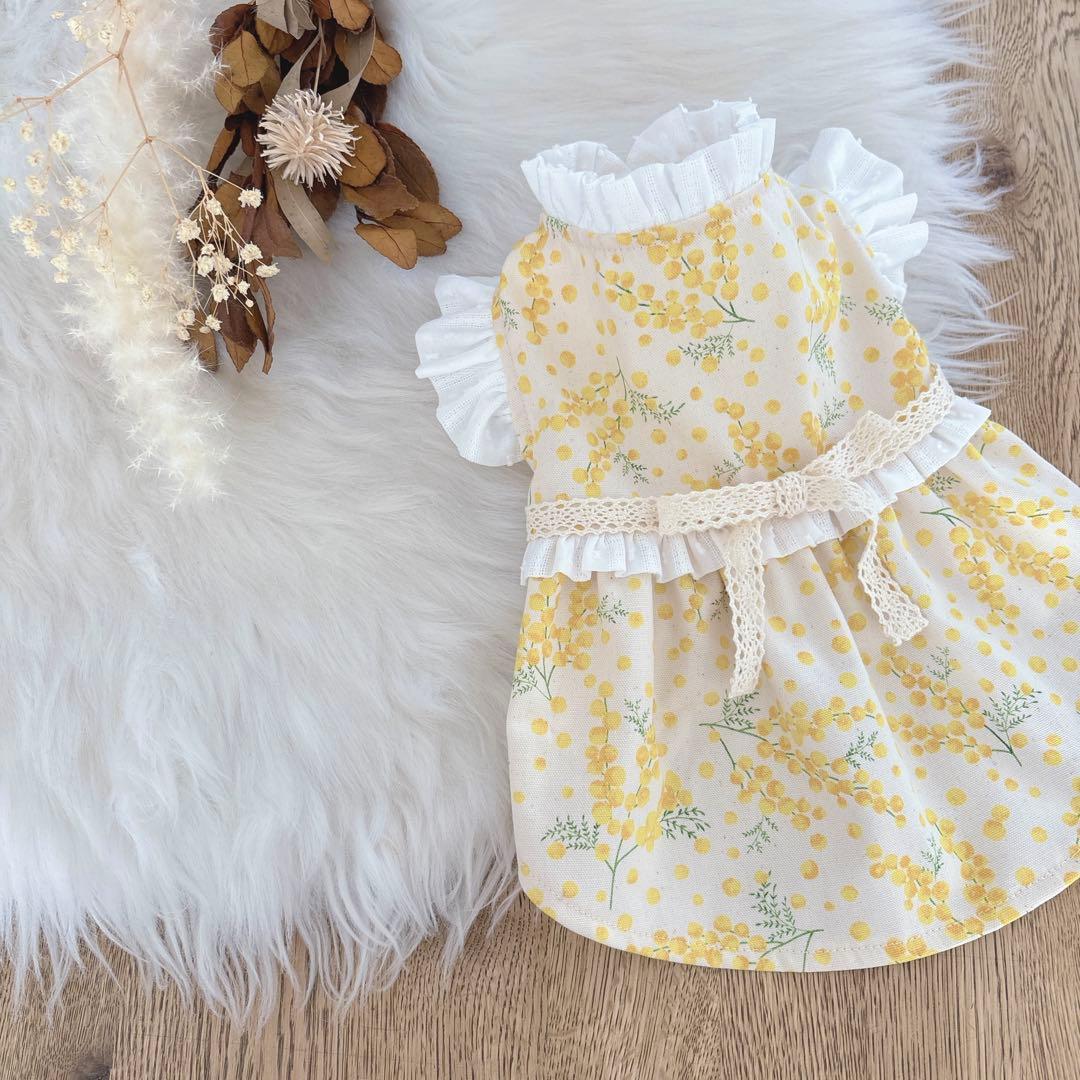 ハンドメイド　ミモザ柄フリル付き立ち襟前開きワンピース　犬服