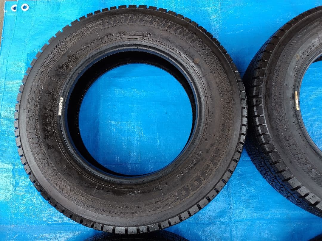 Ⓑ145R12・LT【1/2】軽トラ用スタッドレス・鉄ホイール付、２本分割