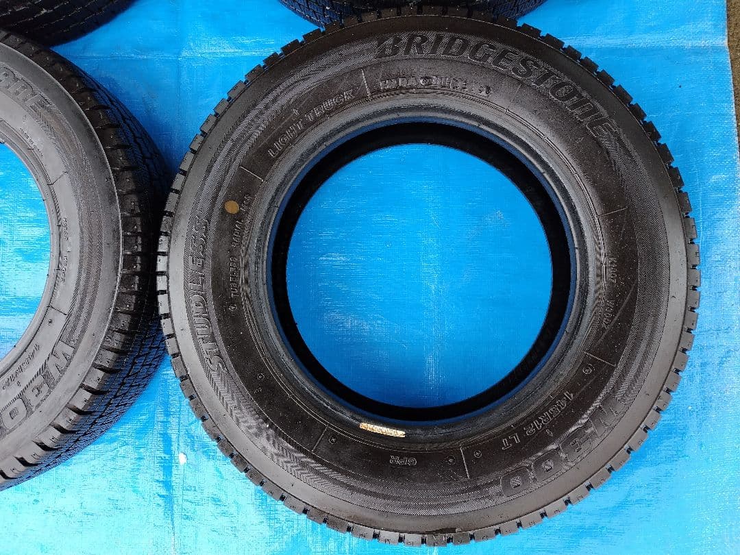 Ⓑ145R12・LT【1/2】軽トラ用スタッドレス・鉄ホイール付、２本分割