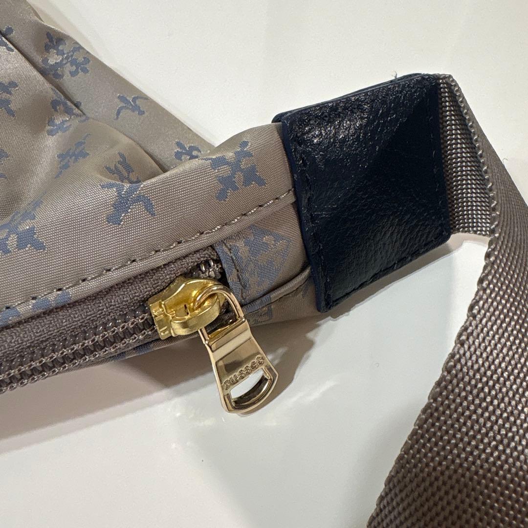 ほぼ未使用ラシット A4入るラウンドビッグショルダーバッグ　金具ゴールド