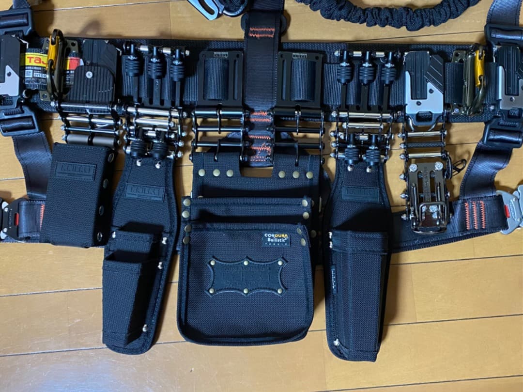 ビットホルダー5P付きベルトループ　ブラック×ピンク