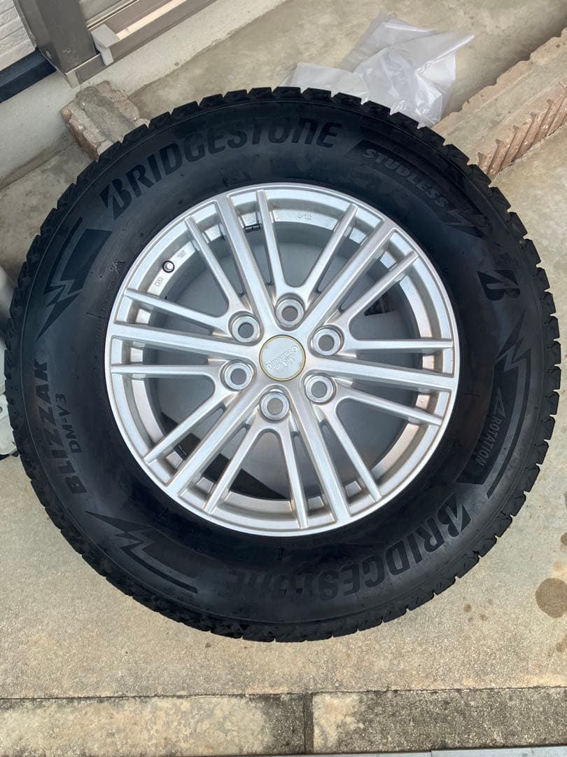 [美品]スタッドレスタイヤホイール4本セット285/60R18